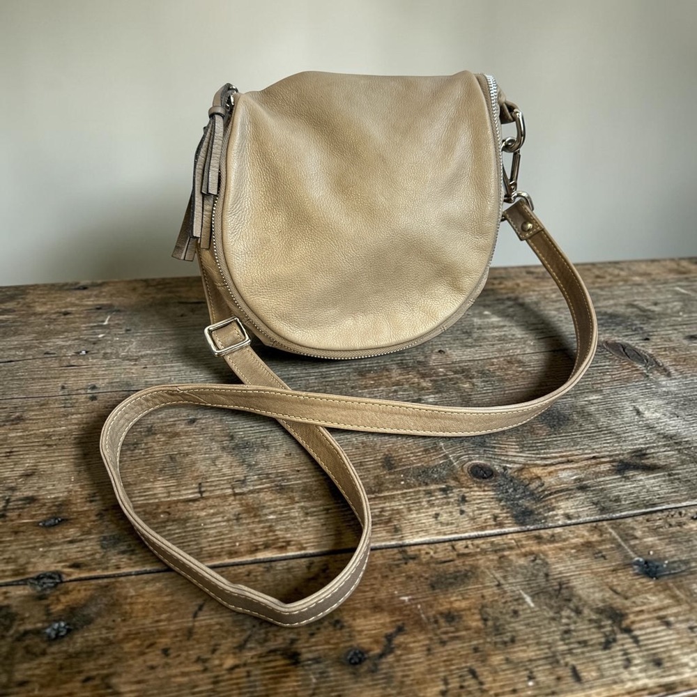 Sundance Leather Saddle Bag Crossbody Purse Taupe Made in Italy Boho Rounded - Picture 16 of 16